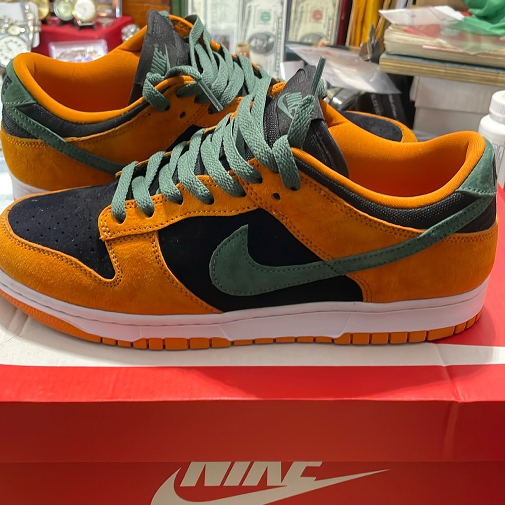 Like new size 9.5 dunks